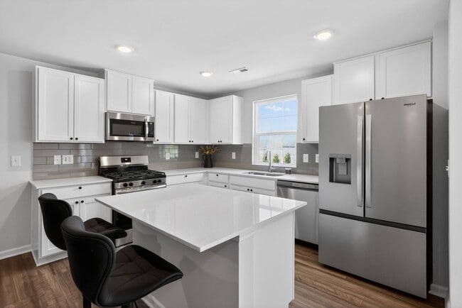 Building Photo - 1406 Cattleman Acres Dr