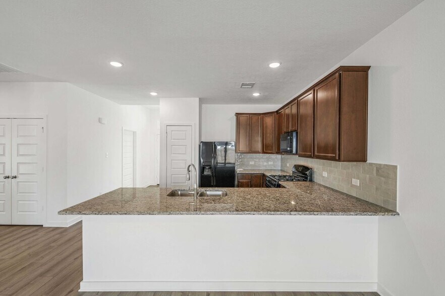 Building Photo - 6101 Pocono Dr