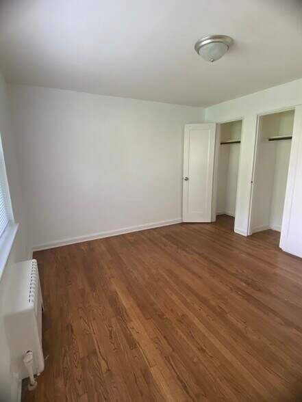 Building Photo - 480 Crestwood Ave