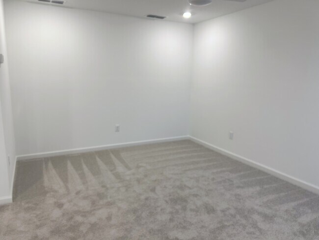 Building Photo - 63 River Strand Ln