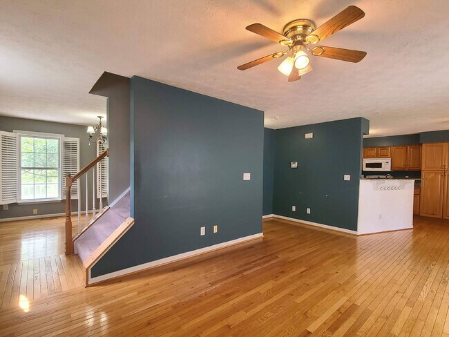 Building Photo - 4 BR, 3.5 BA Colonial