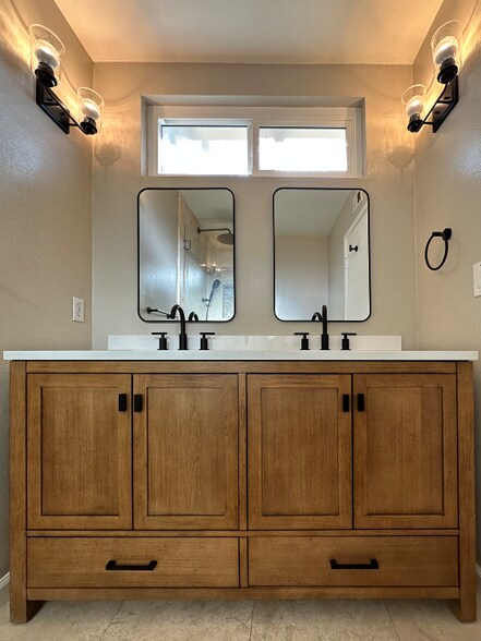 Building Photo - 3962 Mt Albertine Way