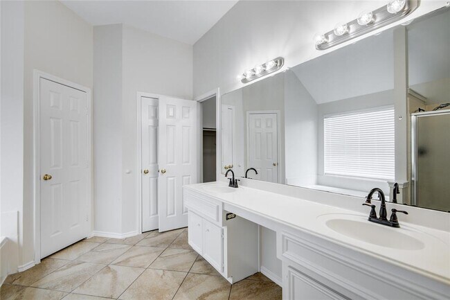 Building Photo - 6106 Grand Glen Ct