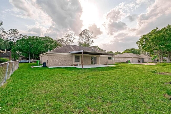 Building Photo - 1801 Laurel Oaks Dr