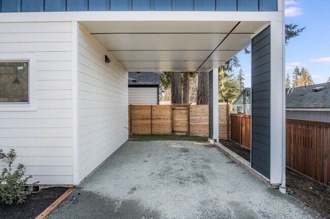 Building Photo - Beautiful Brand New 2bed 2.5bath Seattle H...