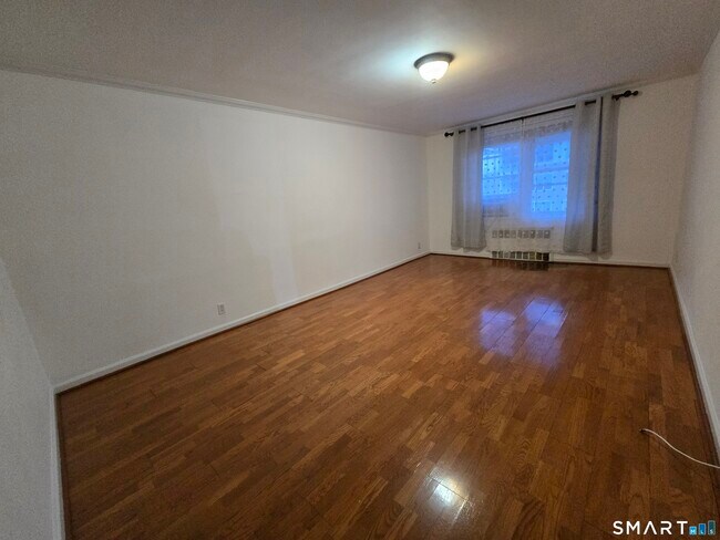Building Photo - 39 Glenbrook Rd