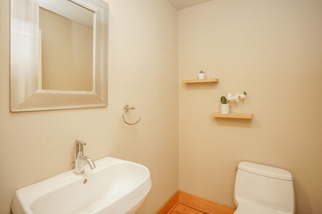 Building Photo - 228 Willard St