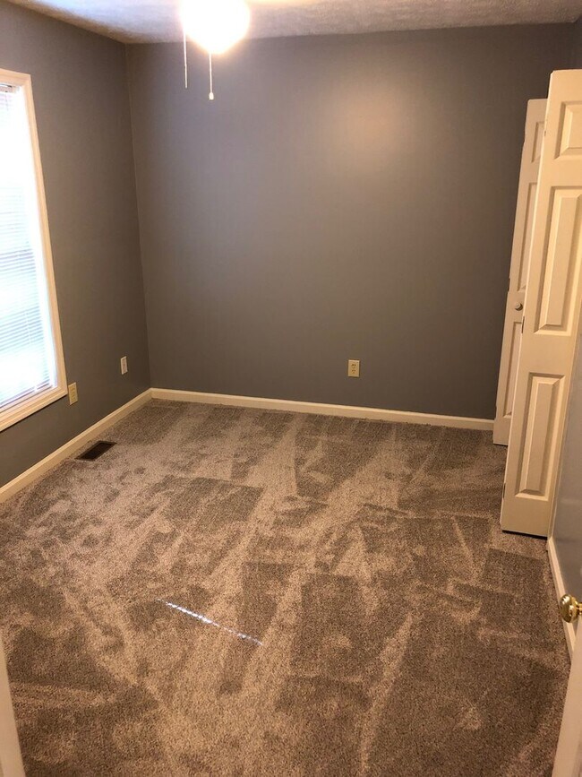 Building Photo - Nice Sherwood Hills Condo