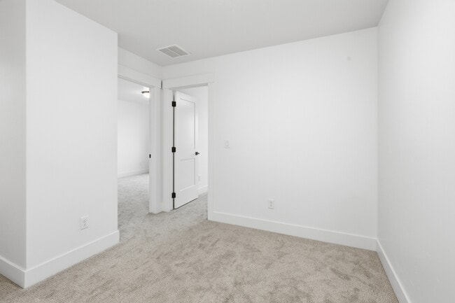 Building Photo - 2152 E Deep Purple Ln