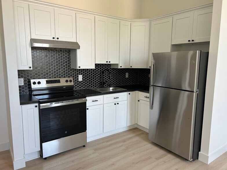 Primary Photo - 600 E Landis Ave