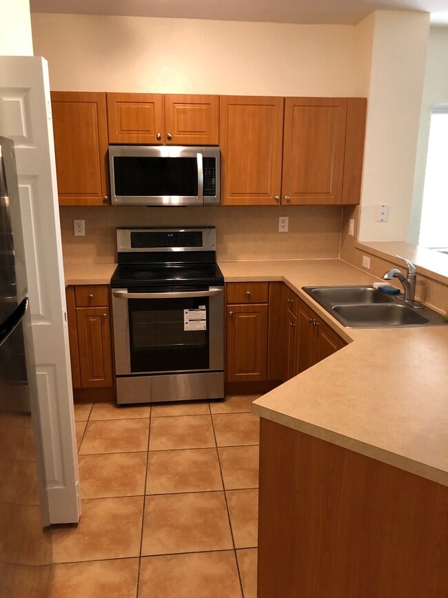 Building Photo - 5023 SE Mariner Garden Cir