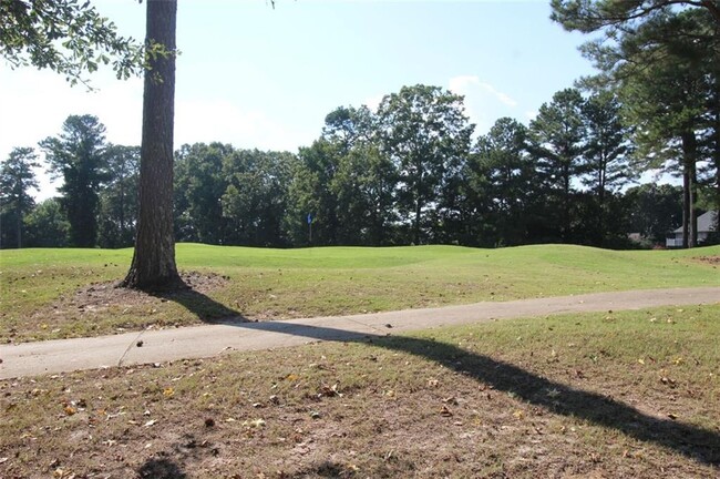 Building Photo - 1060 River Valley Dr