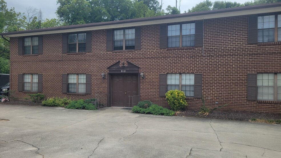 Primary Photo - 912 E Inskip Dr