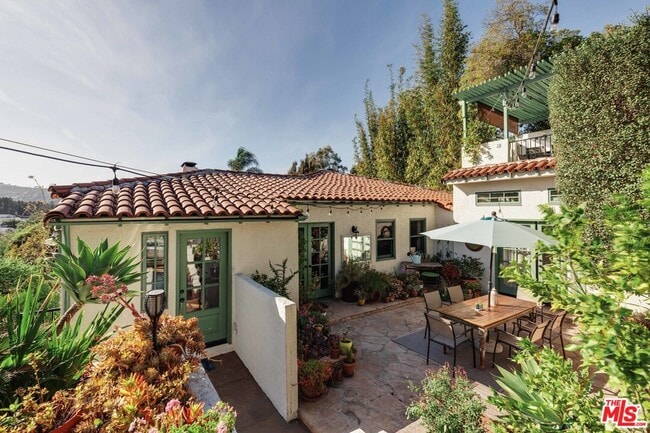 Building Photo - 3024 Angus St