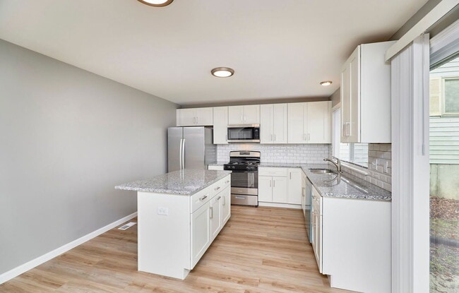 Building Photo - 7006 Shelton Ct