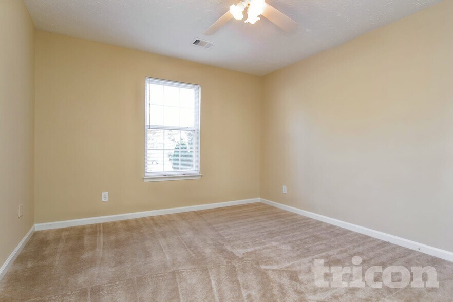 Building Photo - 425 Crested View Dr