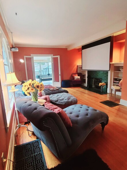 Living Room - 1512 Harlem Blvd