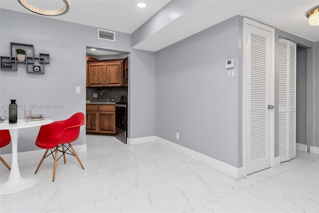 Building Photo - 3300 Spanish Moss Terrace
