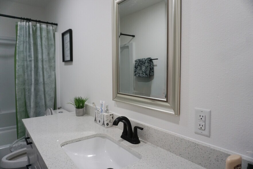 Building Photo - 8724 Peachtree St