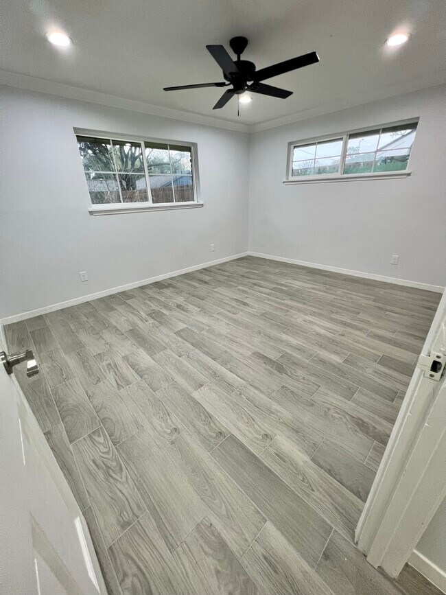 Building Photo - 1710 Longhorn Dr