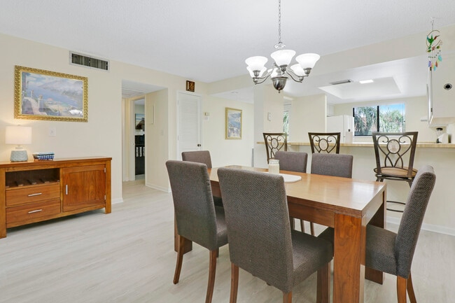 Building Photo - 1600 NE Dixie Hwy