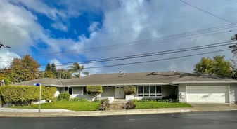 Building Photo - 16972 Oak View Dr