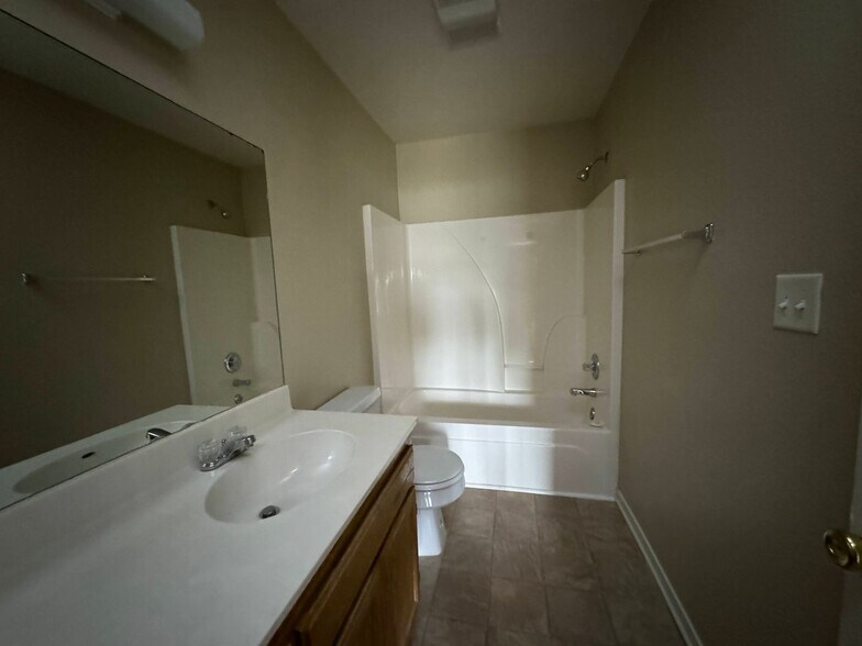 Building Photo - 3805 Ys Pak Ct