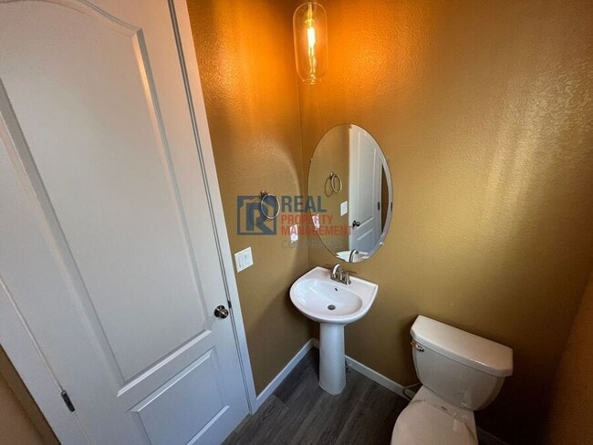 Building Photo - 2909 Comet St