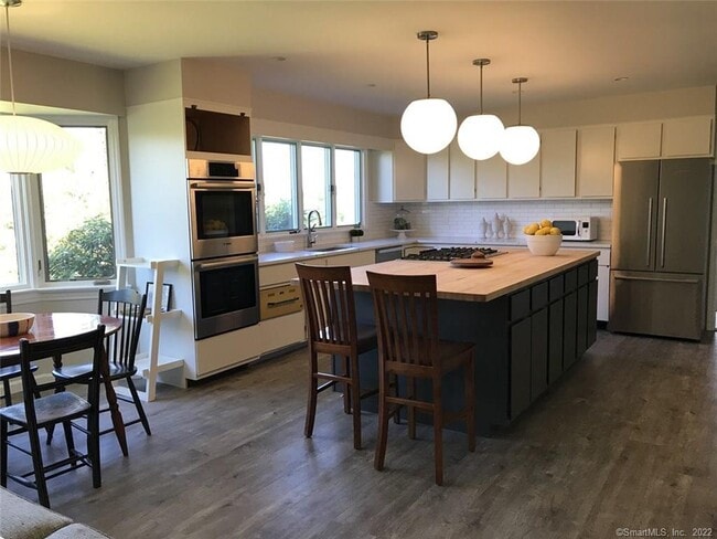 Building Photo - 107 Lime Rock Rd