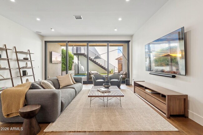 Building Photo - 6916 E 2nd St