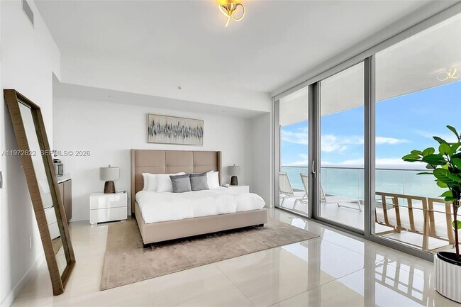 Building Photo - 18975 Collins Ave