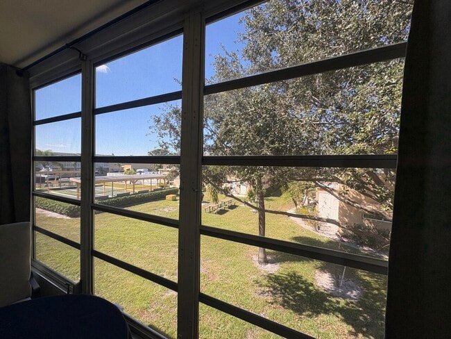 Building Photo - 2161 NE 1st Ct