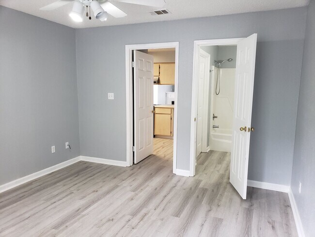 Building Photo - 3 bedroom townhome for rent in NE Tallahassee, wood floors, fenced yard available early July 2026...