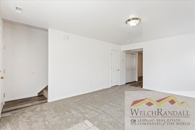 Building Photo - Move-In Ready 3-Bed, 1.5-Bath Townhome in Ogden