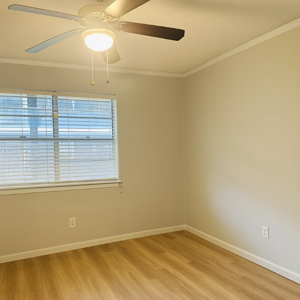 Building Photo - 301 Tri City Beach Rd