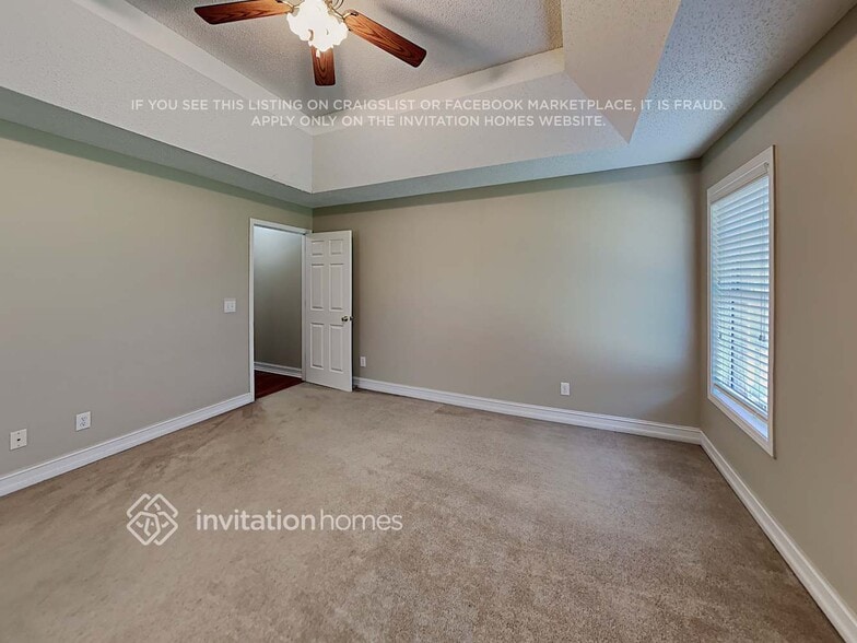 Building Photo - 1121 Sutton Dr