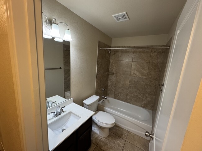 Building Photo - 5607 Markham Dr