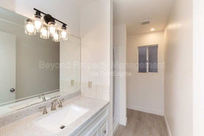 Building Photo - 3725 Orion Dr