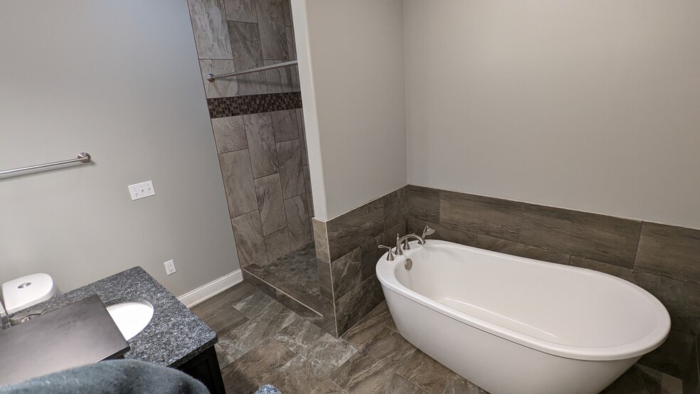 Building Photo - 306 Southwest Carriage Drive