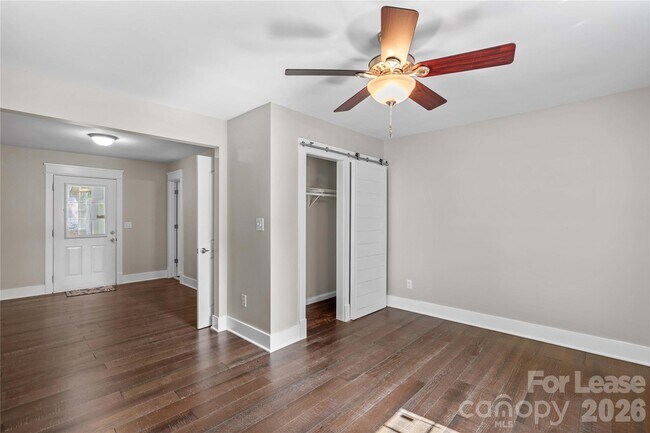 Building Photo - 182 Commodore Loop
