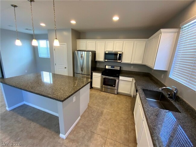 Building Photo - 9726 Canyon Landing Ave