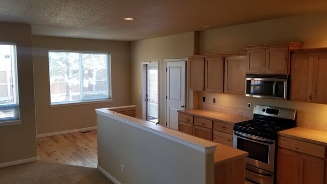 Building Photo - VIDEOTOUR: Stunning Home with Lots of Spac...