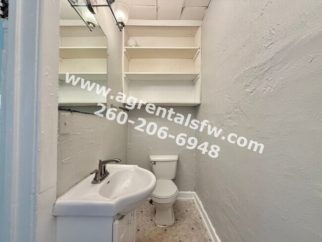 Building Photo - 2721 Fox Ave
