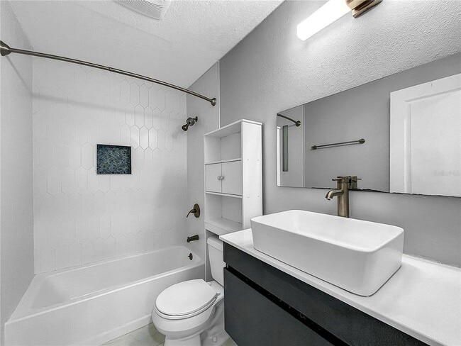 Building Photo - 6809 S Himes Ave