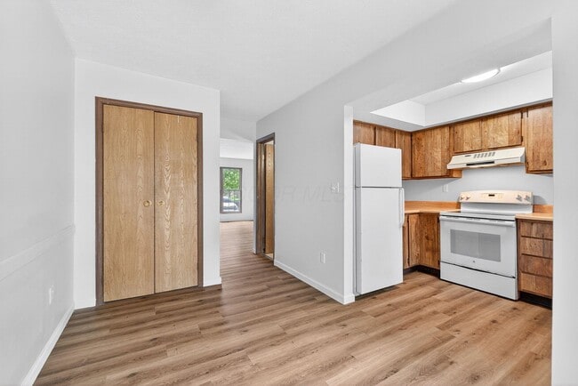 Building Photo - 6462 Brookedge Ct