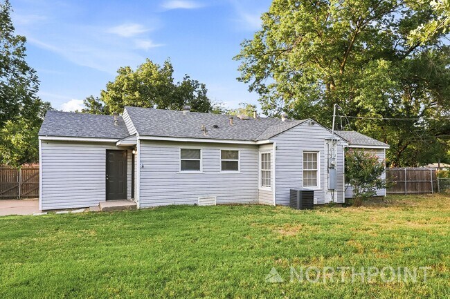 Building Photo - 3 BR/1BA | Updated Single Family Home | 1-Car Garage Parking | Great backyard