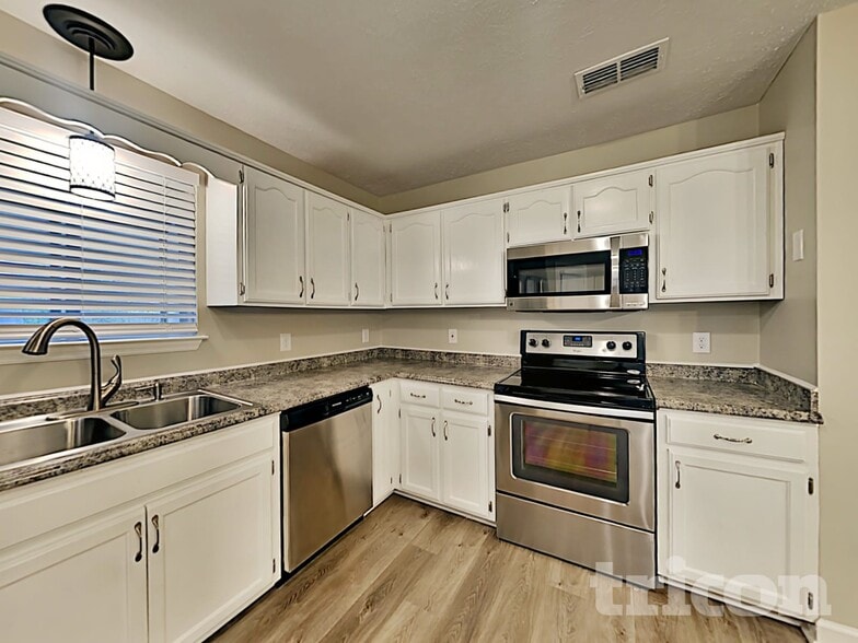 Building Photo - 316 Pine Ridge Ln