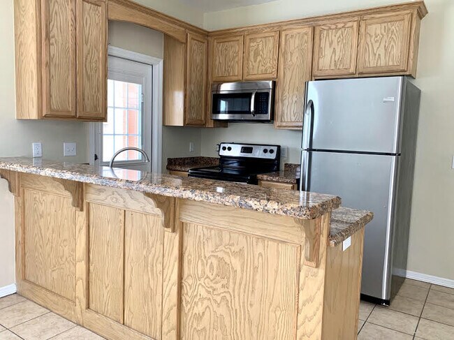 Building Photo - 2606 Phoenix St