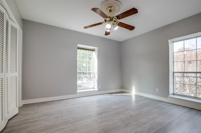 Building Photo - 9025 Rue Cambon St