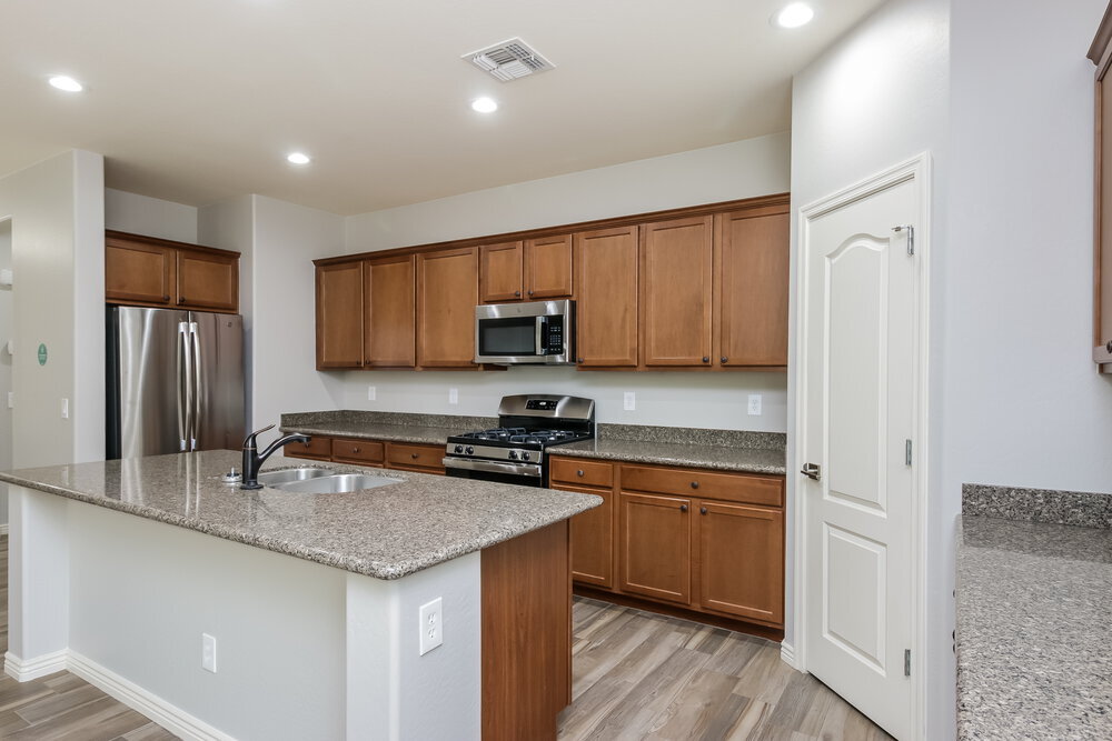 Building Photo - 20998 E Pecan Ln